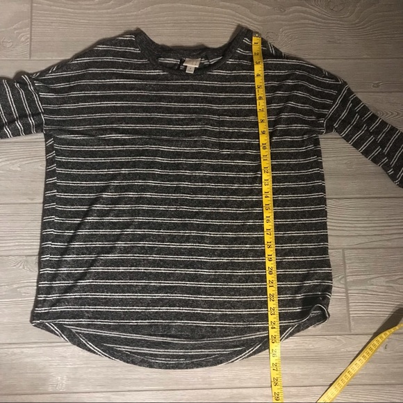 5/$20 SALE ✨ A NEW DAY Grey and White Striped Oversized Lightweight Long Sleeve - Picture 5 of 6